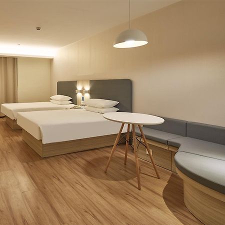 Hanting Hotel Qingdao Zhanqiao Railway Station Екстериор снимка