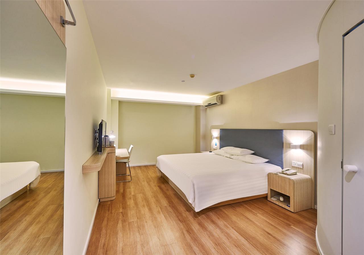 Hanting Hotel Qingdao Zhanqiao Railway Station Екстериор снимка