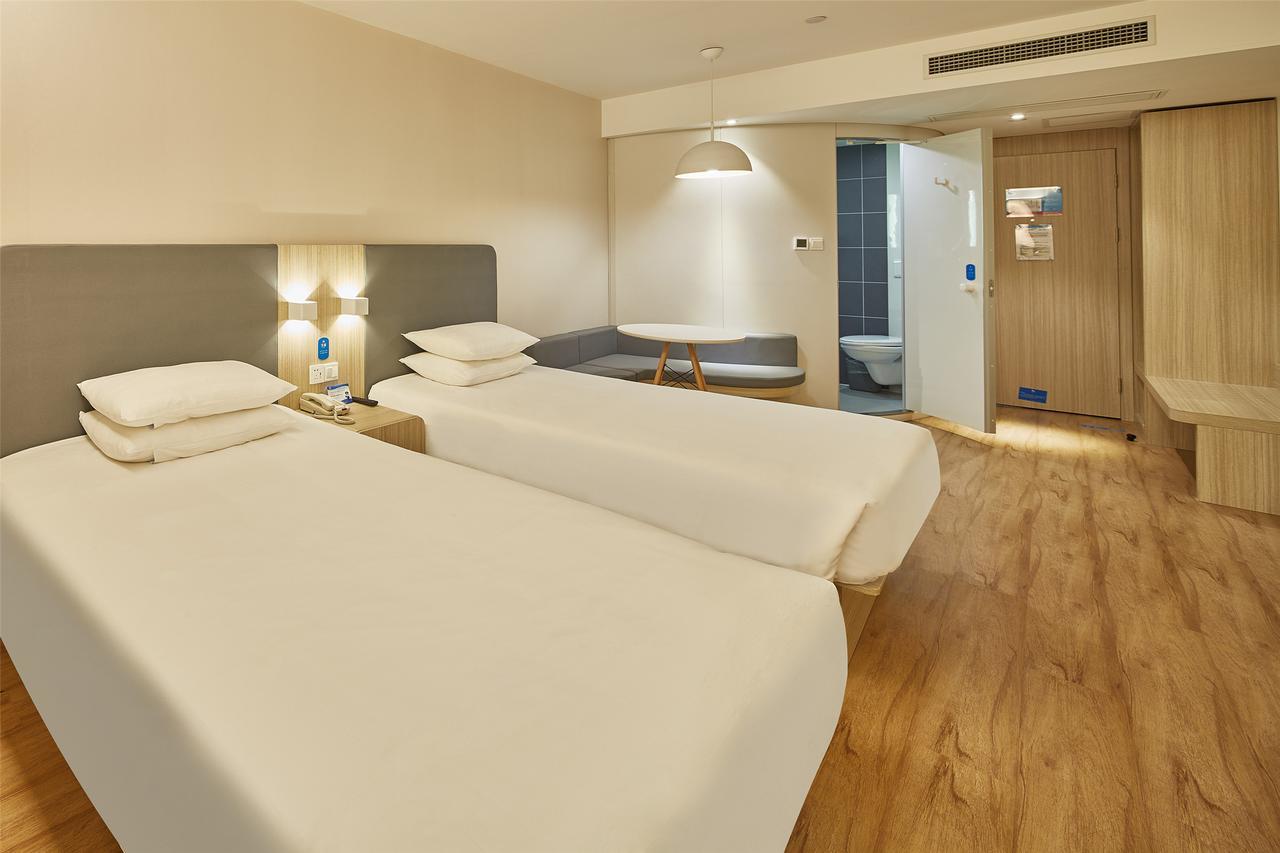 Hanting Hotel Qingdao Zhanqiao Railway Station Екстериор снимка