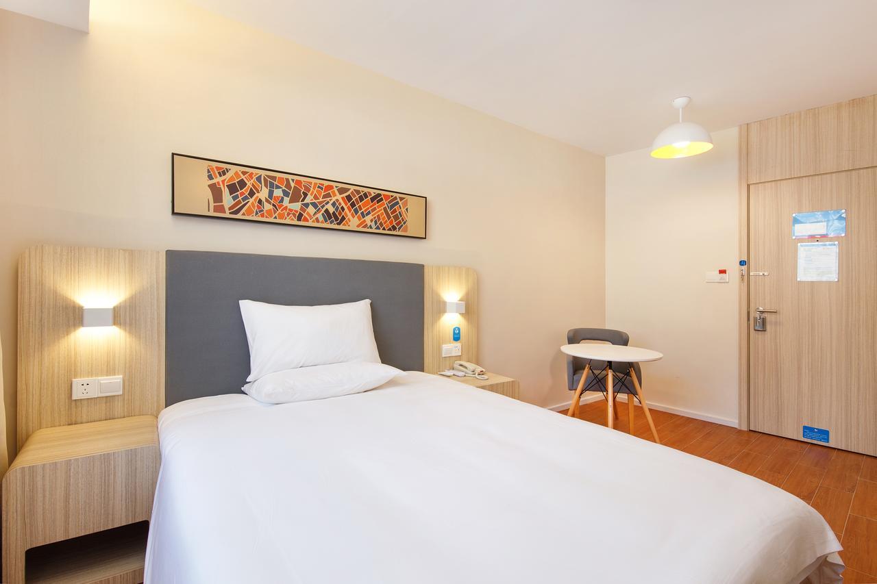 Hanting Hotel Qingdao Zhanqiao Railway Station Екстериор снимка
