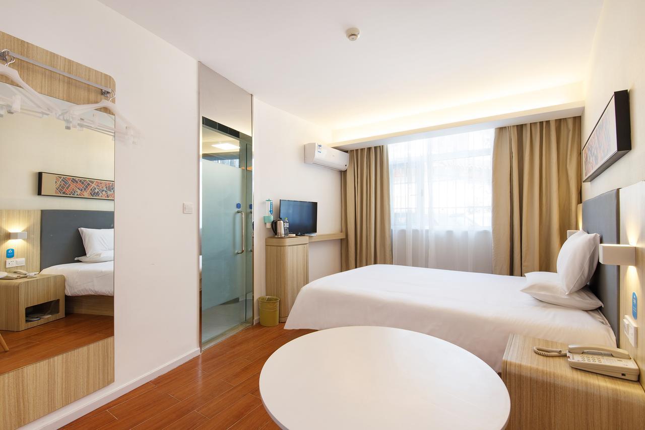 Hanting Hotel Qingdao Zhanqiao Railway Station Екстериор снимка
