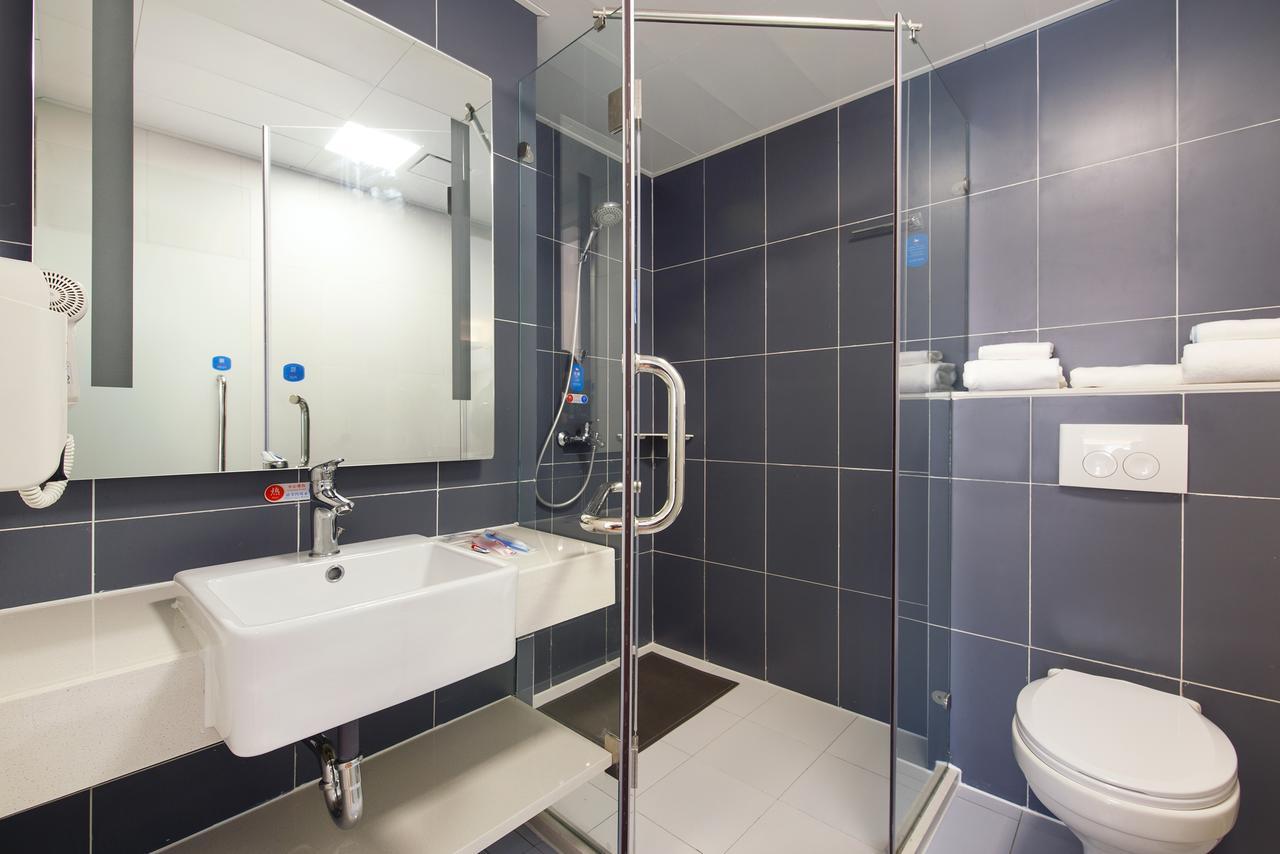 Hanting Hotel Qingdao Zhanqiao Railway Station Екстериор снимка