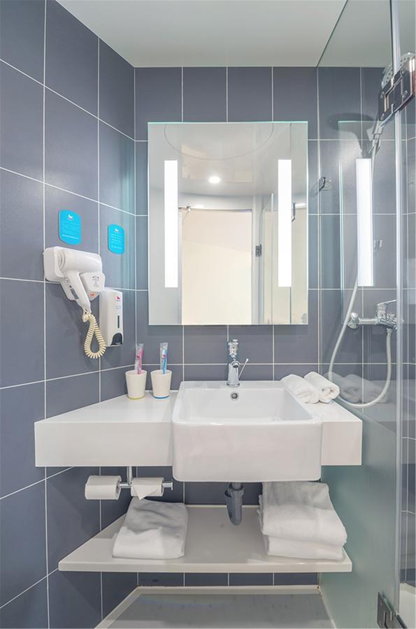 Hanting Hotel Qingdao Zhanqiao Railway Station Екстериор снимка